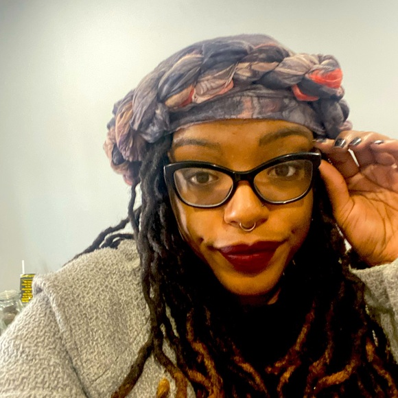 Meet your Posher, Gabby - Picture 1 of 1